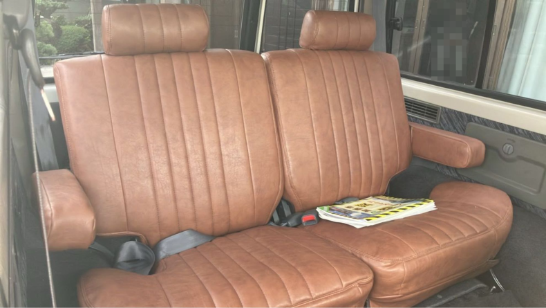 内装後方シート