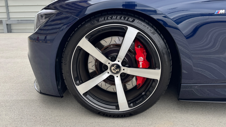 タイヤホイール前