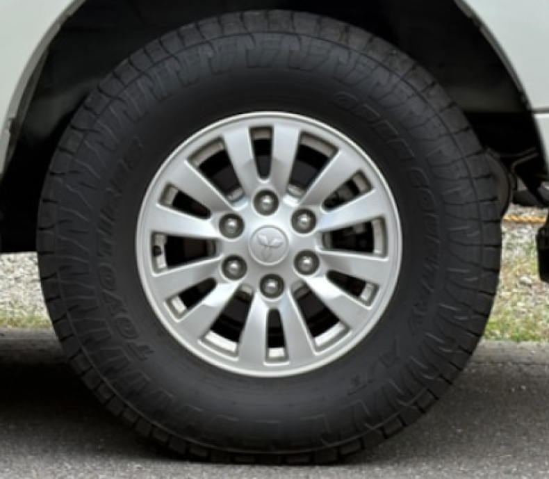 タイヤホイール前