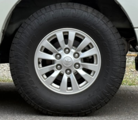 タイヤホイール前