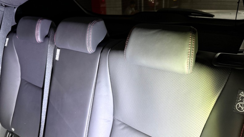 内装後方シート