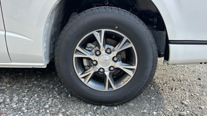 タイヤホイール前