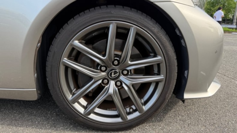 タイヤホイール前