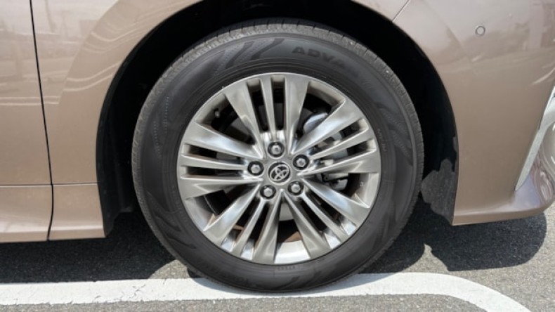 タイヤホイール前