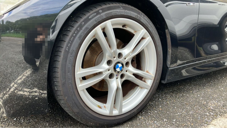 タイヤホイール前