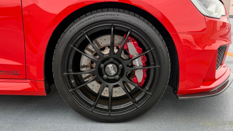 タイヤホイール前