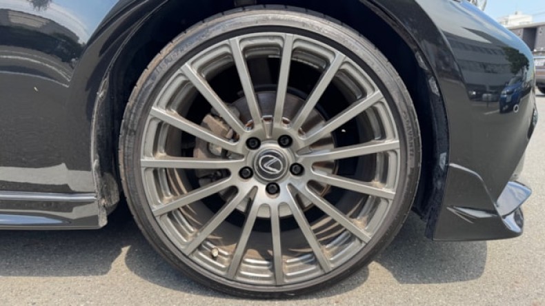 タイヤホイール前