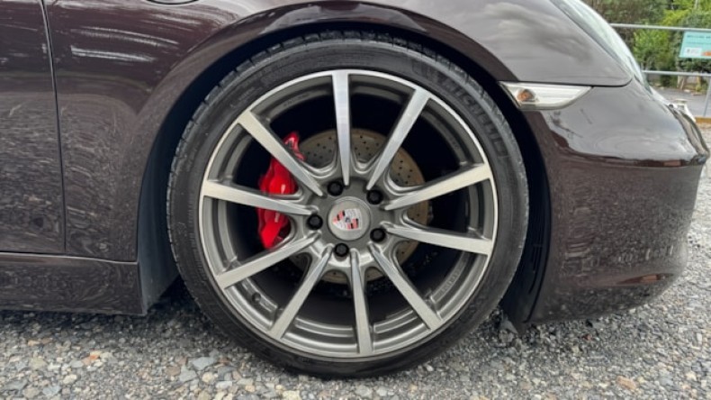 タイヤホイール前