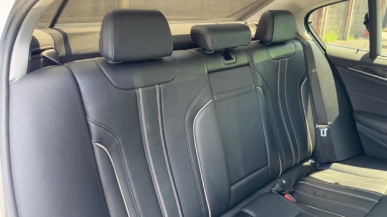 内装後方シート