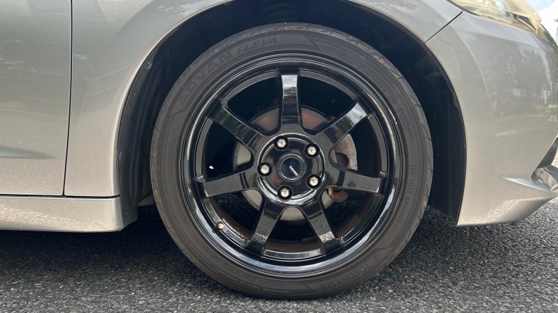 タイヤホイール前