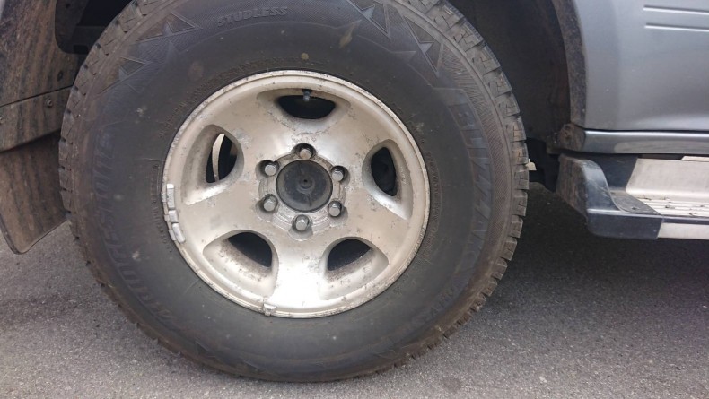 タイヤホイール前