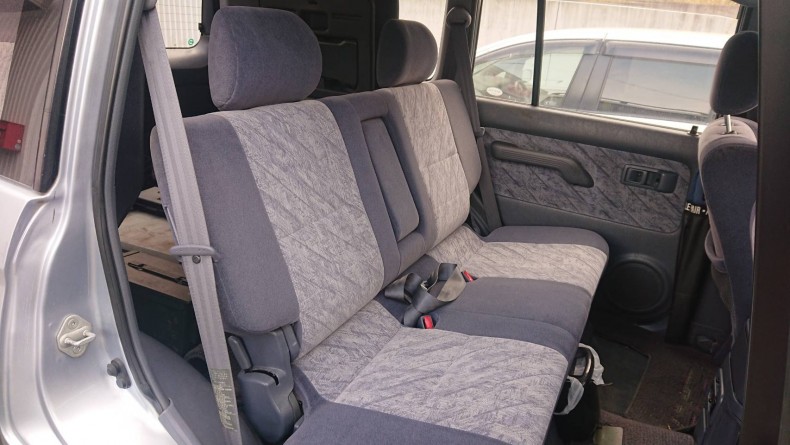 内装後方シート