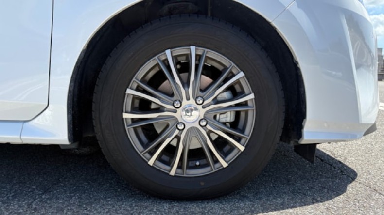 タイヤホイール前