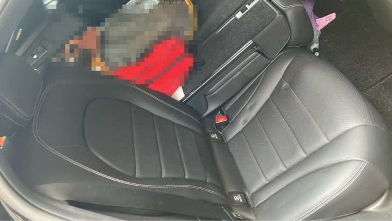 内装後方シート