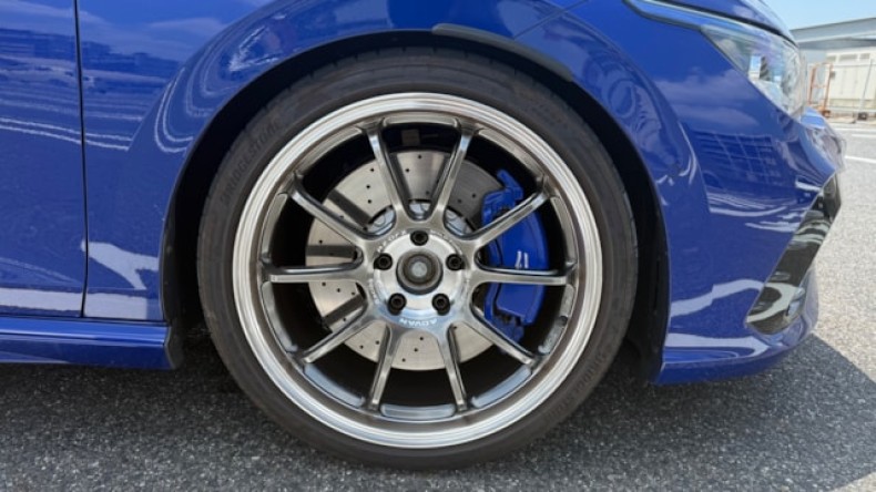 タイヤホイール前