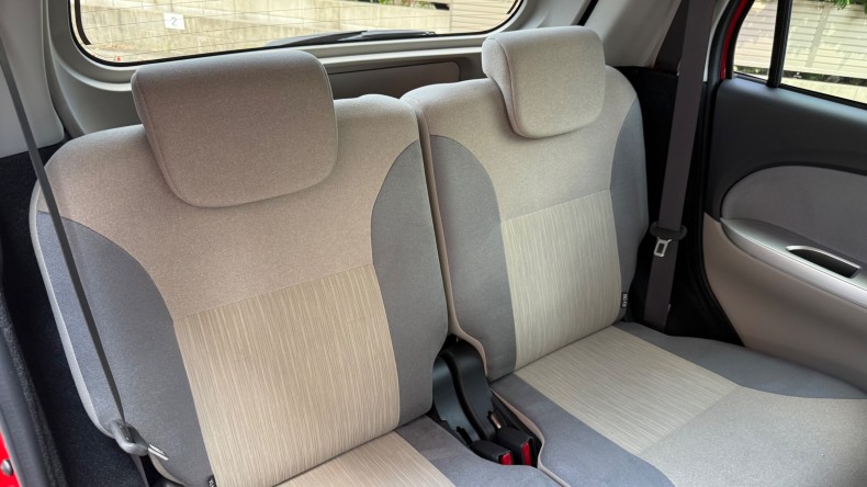 内装後方シート