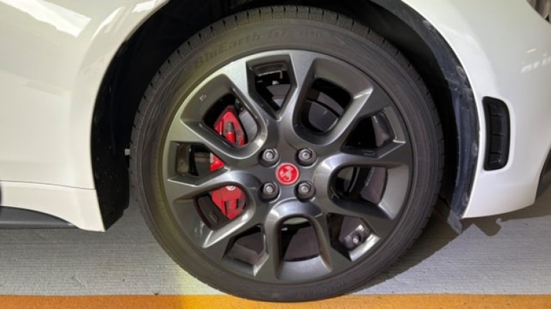 タイヤホイール前