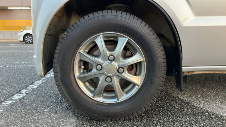 タイヤホイール前