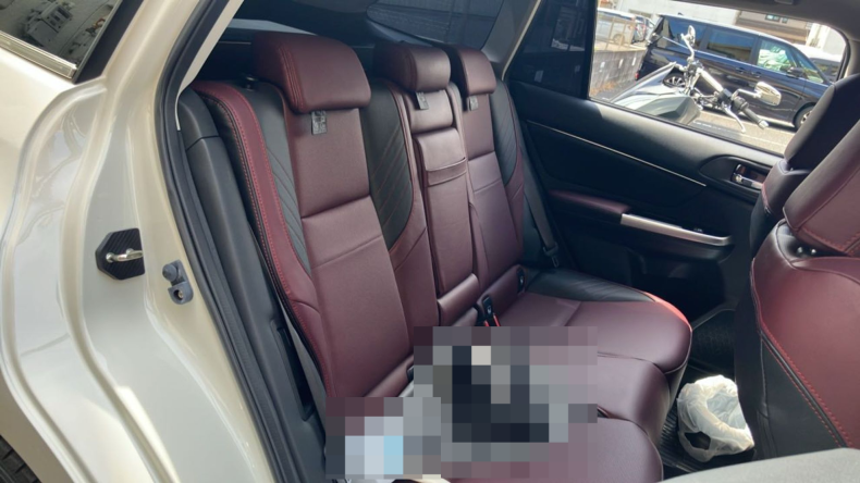 内装後方シート