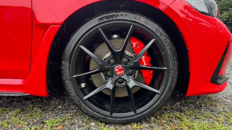 タイヤホイール前