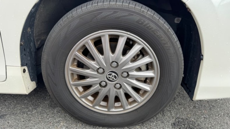 タイヤホイール前