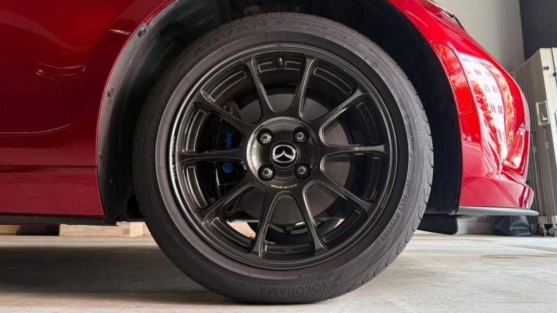 タイヤホイール前