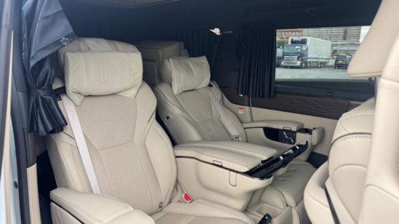 内装後方シート