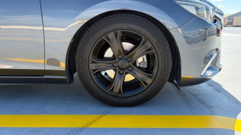 タイヤホイール前