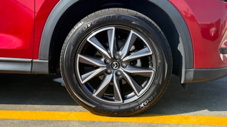 タイヤホイール前