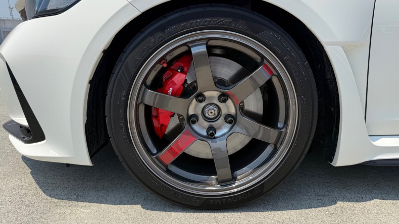 タイヤホイール前