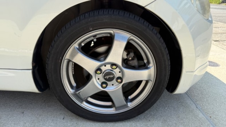 タイヤホイール前