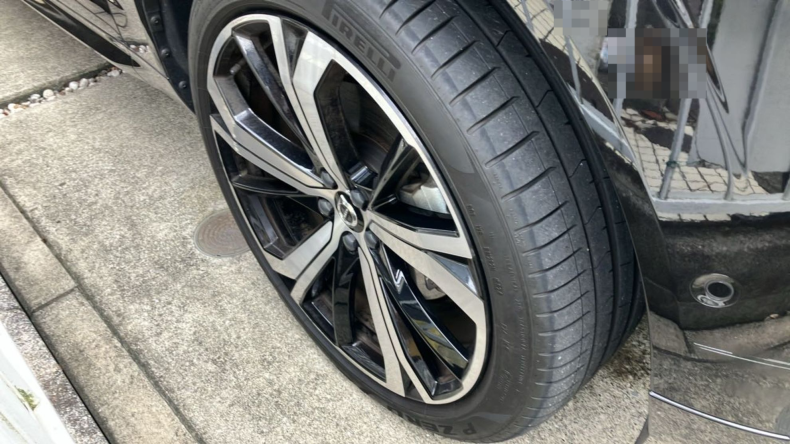 タイヤホイール前