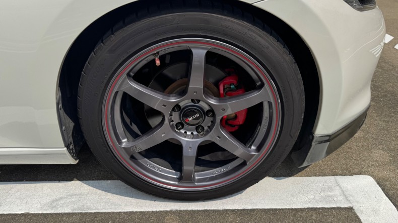 タイヤホイール前