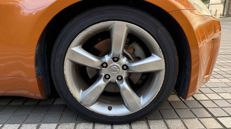 タイヤホイール前