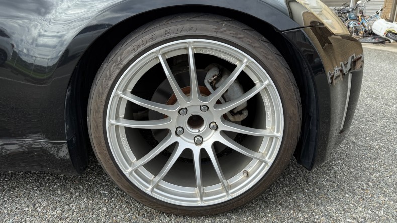 タイヤホイール前