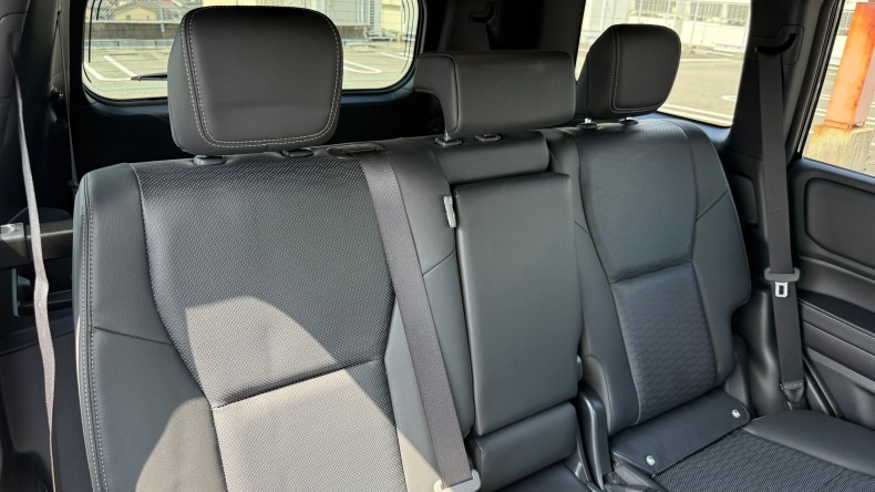 内装後方シート