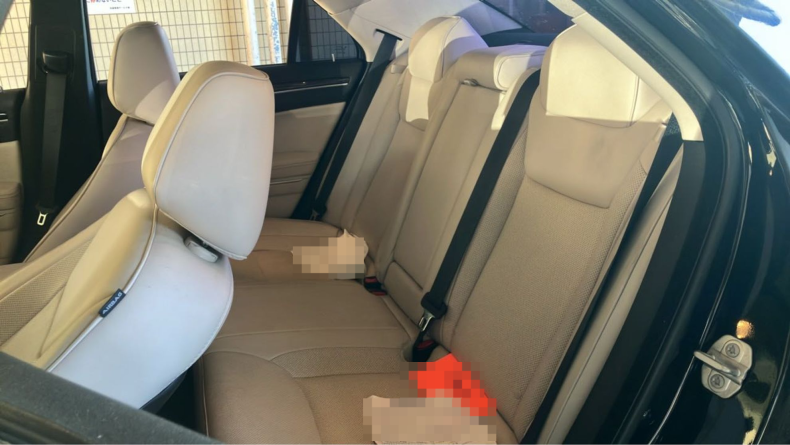 内装後方シート