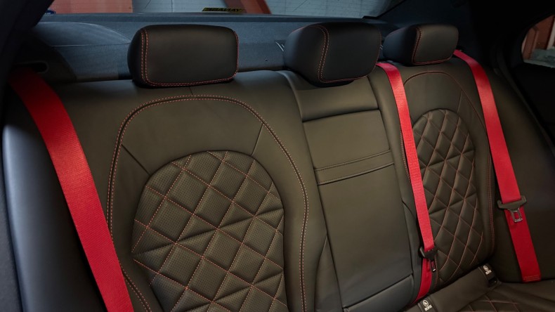 内装後方シート