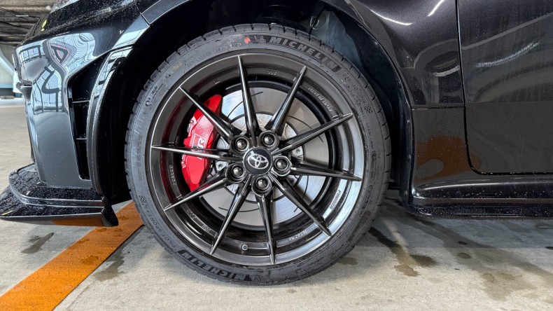 タイヤホイール前