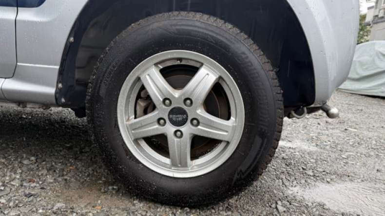 タイヤホイール前