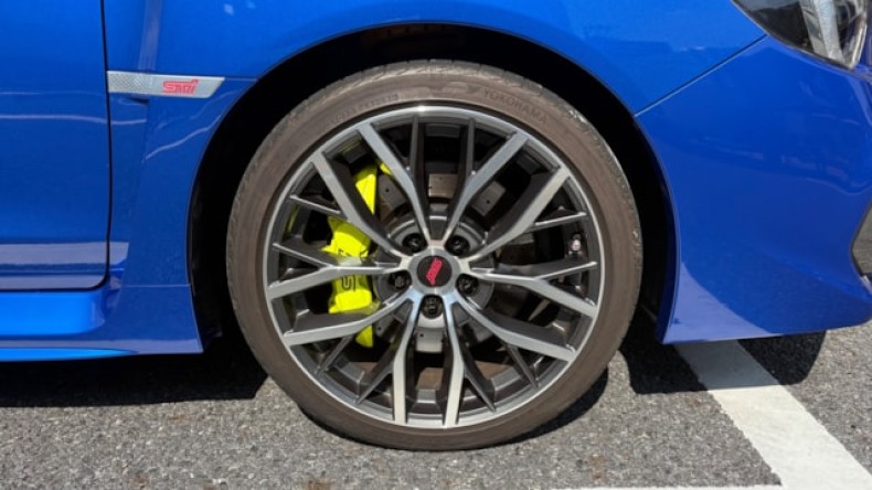 タイヤホイール前