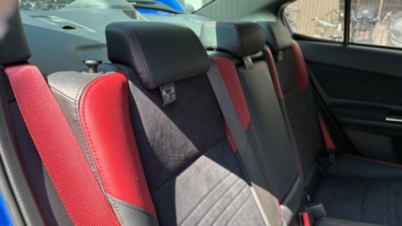 内装後方シート