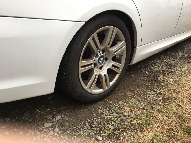 タイヤホイール前