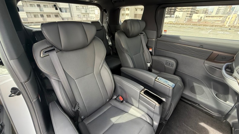 内装後方シート