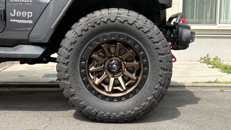 タイヤホイール前