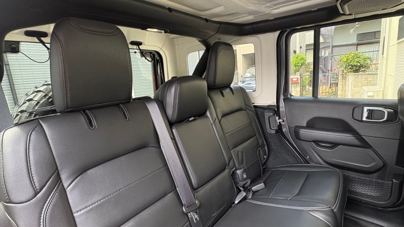 内装後方シート