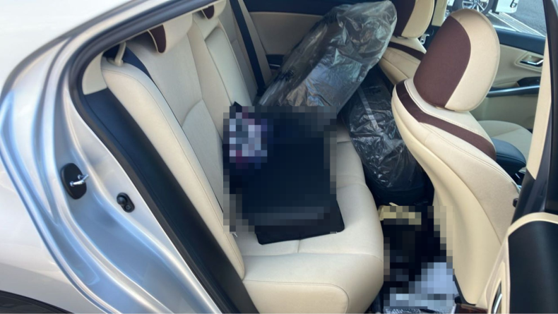 内装後方シート