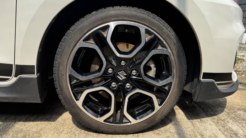 タイヤホイール前