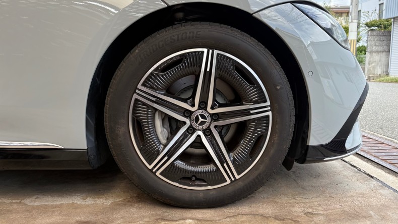 タイヤホイール前