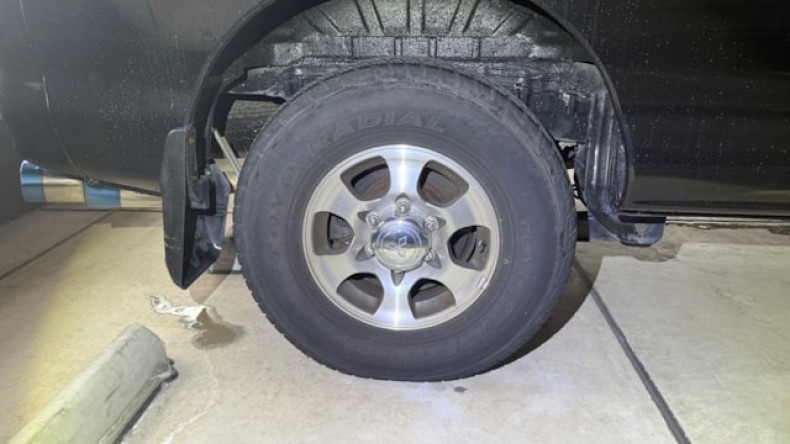 タイヤホイール前